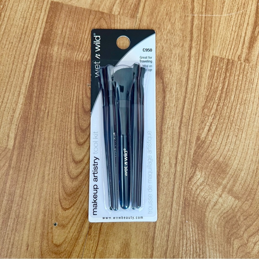 Wet n Wild travel size makeup brushes set
